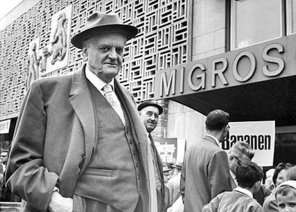 Bild von Dutti vor Migros-Filiale